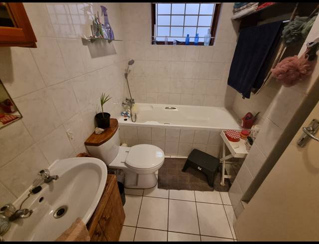 2 BEDROOM APARTMENT FOR SALE IN GLENVISTA